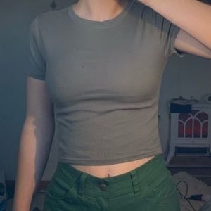 Divided olive green ribbed short sleeve